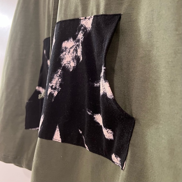 Lularoe Brittany Hooded Sleeveless Top Large - Picture 3 of 3